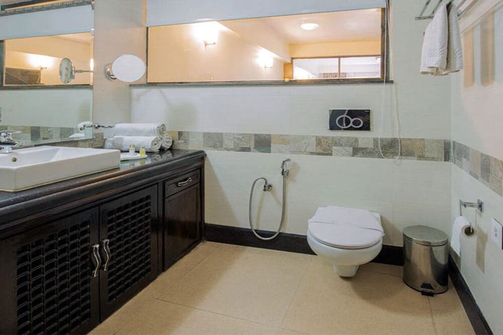 Executive Suite Bathroom